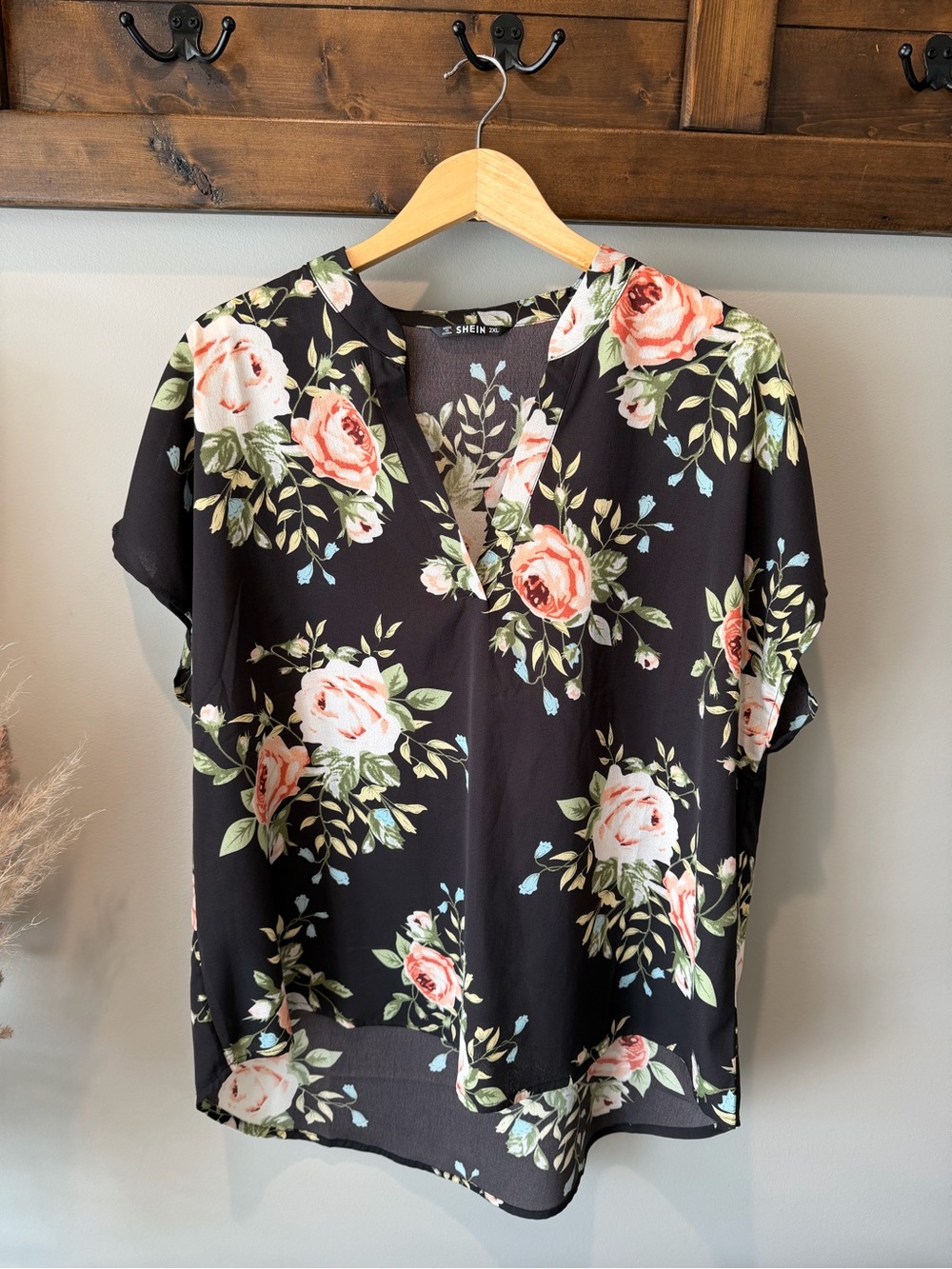SHEIN Black Floral V-Neck Short Sleeve Blouse